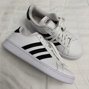 Adidas Grand Court Sneakers